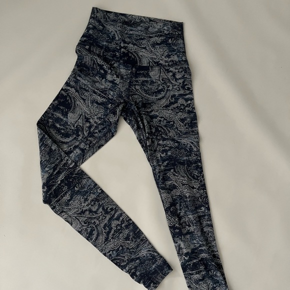 Lululemon blue paisley align leggings - Picture 1 of 3